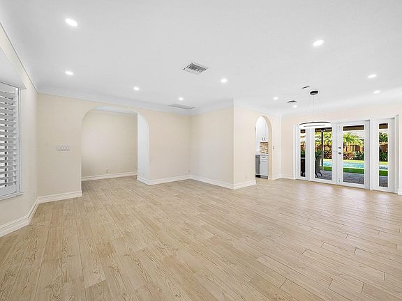 5th image of 1061 NW 3rd St