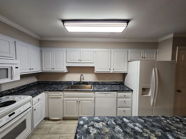 624 Crown Pointe Dr — Photo 2