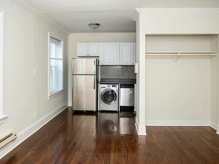 2129 N Dayton St #203 — Photo 5