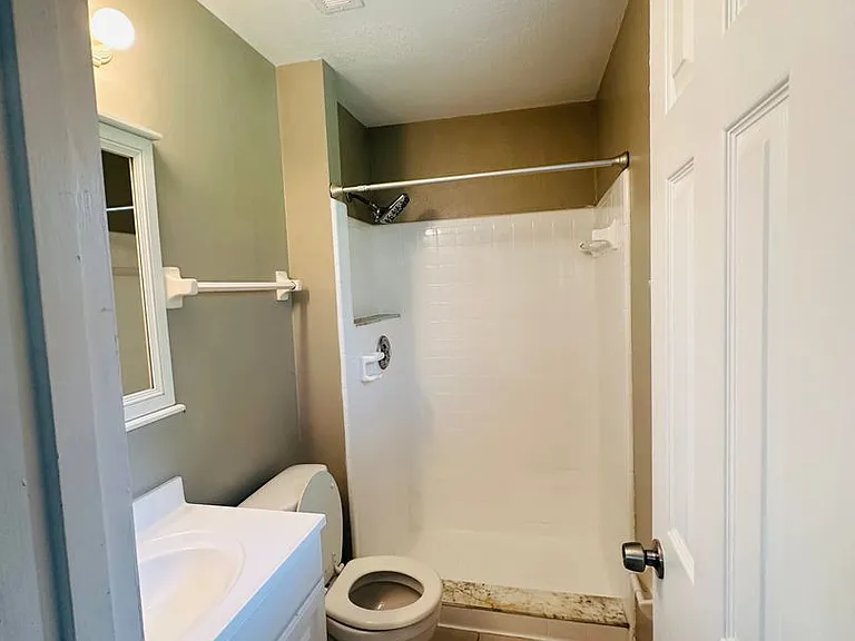 421 S Hawthorn Cir — Photo 3