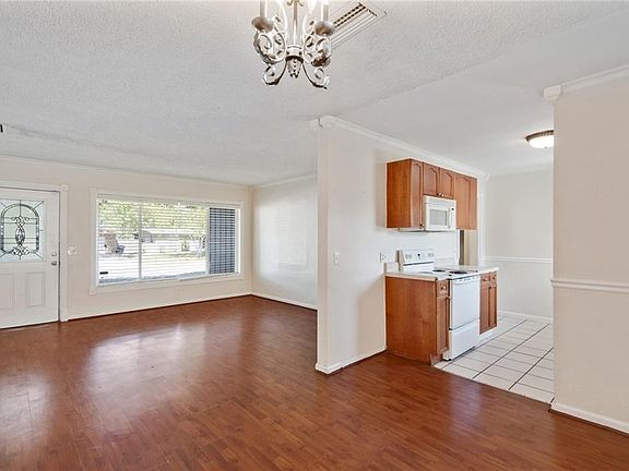 5th image of 1427 Barry St