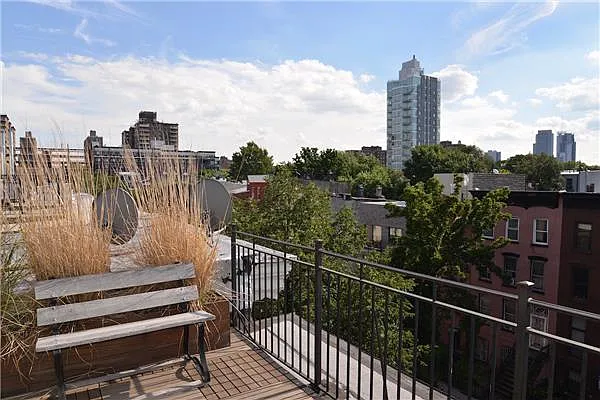 Sold by Avenue Sotheby's International Realty | media 29