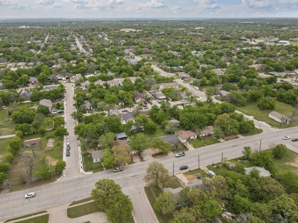 3911 E Berry St, Fort Worth, TX 76105