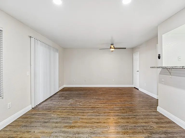 The Beverly Apartment Homes — Photo 55