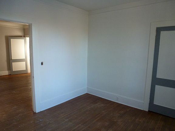 3rd image of 113 Stewart St