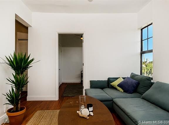 5th image of 934 Michigan Ave APT 301