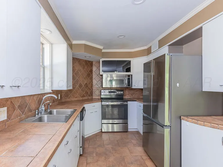2601 S Ong St — Photo 13