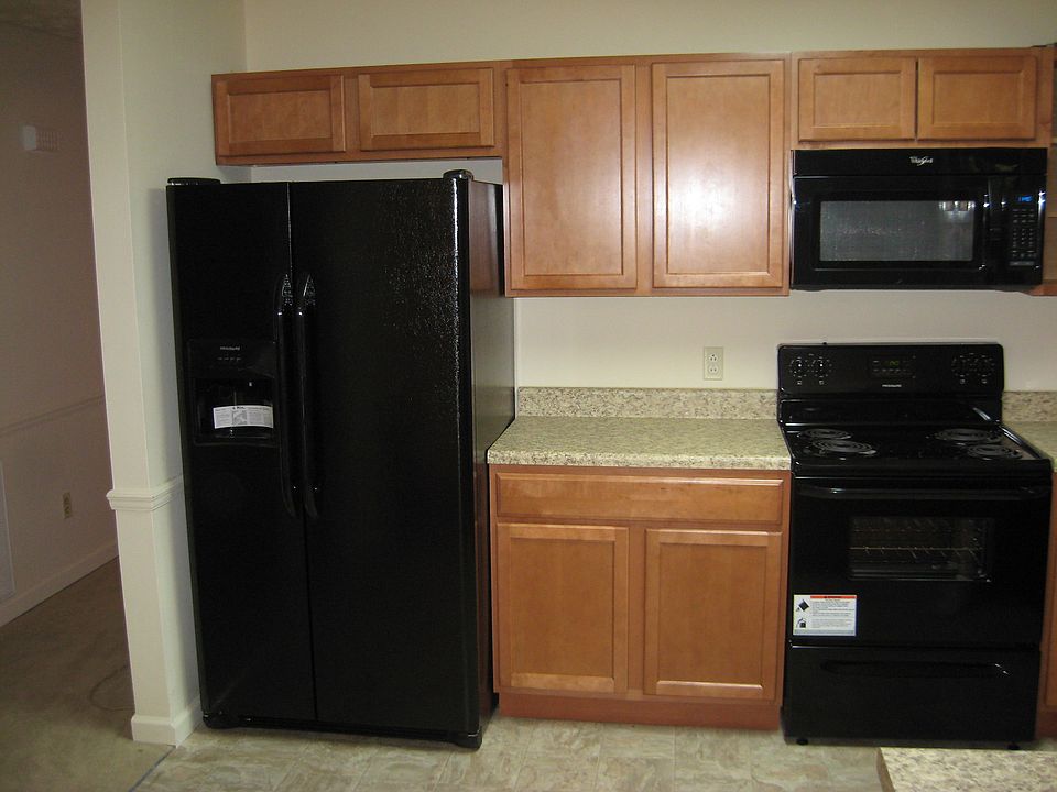 Kitchen w/New Appliances