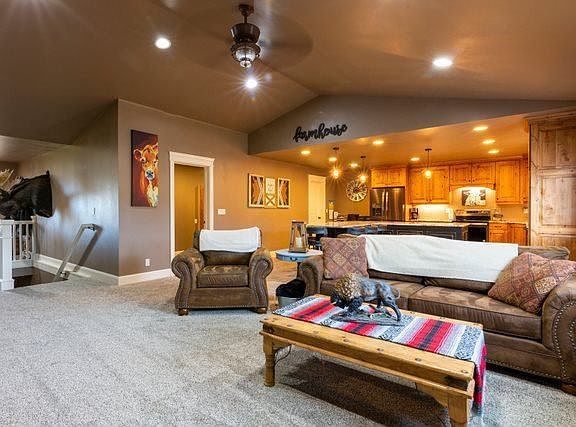 3rd image of 1174 E Starks Ln N