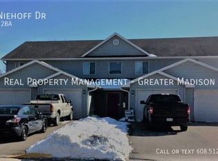 94 Niehoff Dr, Fall River, WI 53932