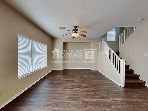 3rd image of 920 Sunny Acres Ave