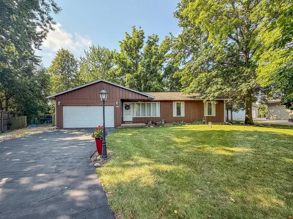 1709 W South Shore Dr, Mahomet, IL 61853