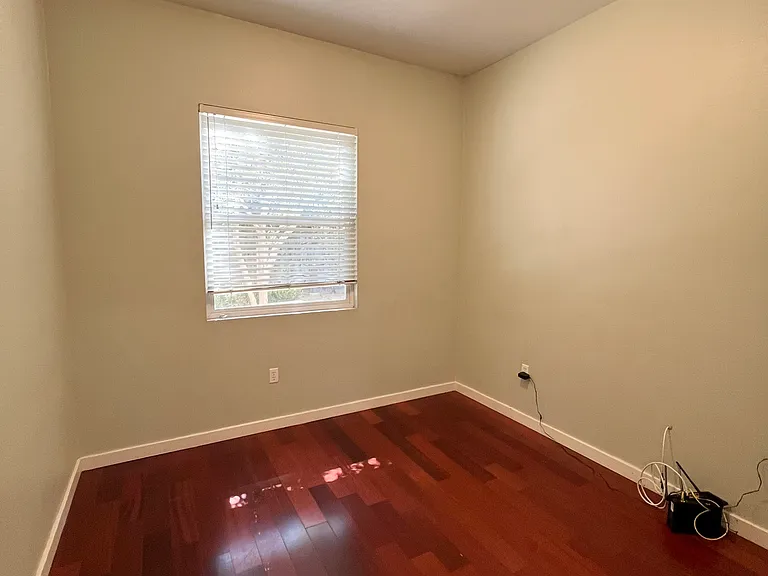 323 E Dayman St #1 — Photo 8