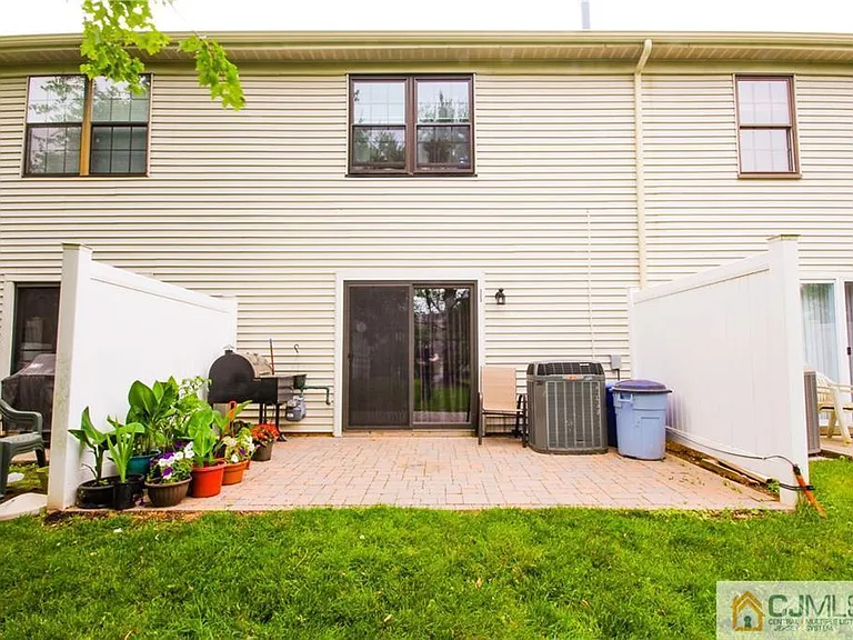 123 Pear Tree Ln — Photo 11