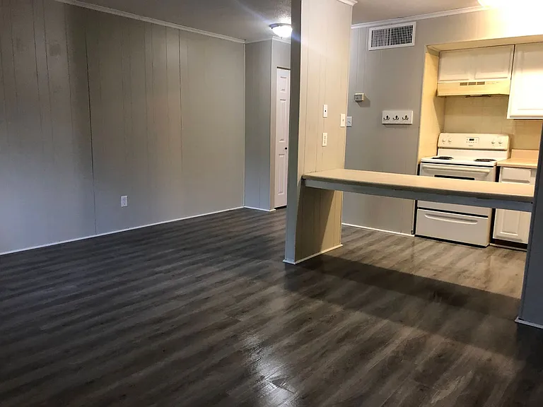 301 E Ann St — Photo 11
