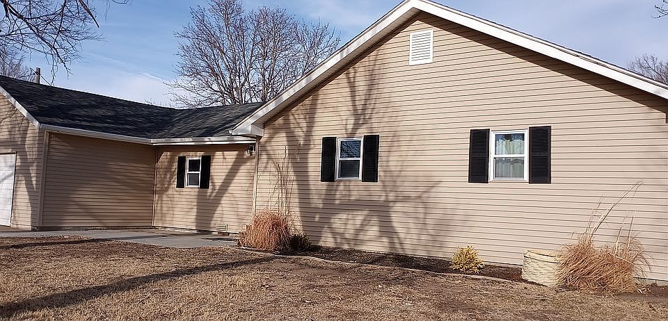 2nd image of 300 Tullis St