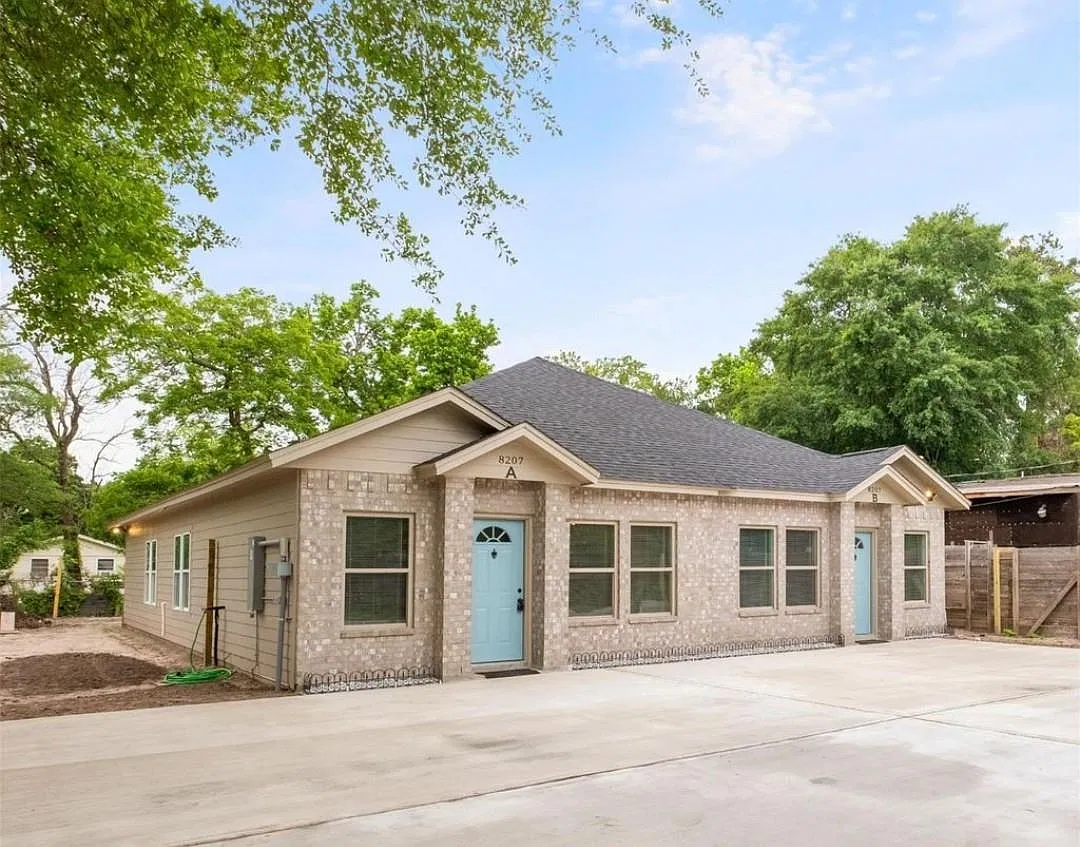 3 bed, 2.0 bath, 2520 sqft, $1,495 — Photo 2