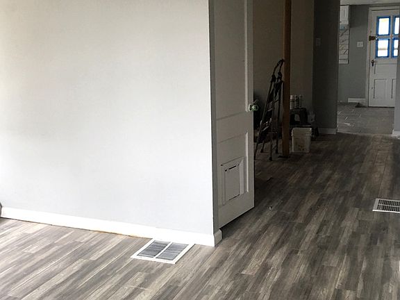 4th image of 4901 Knorr St