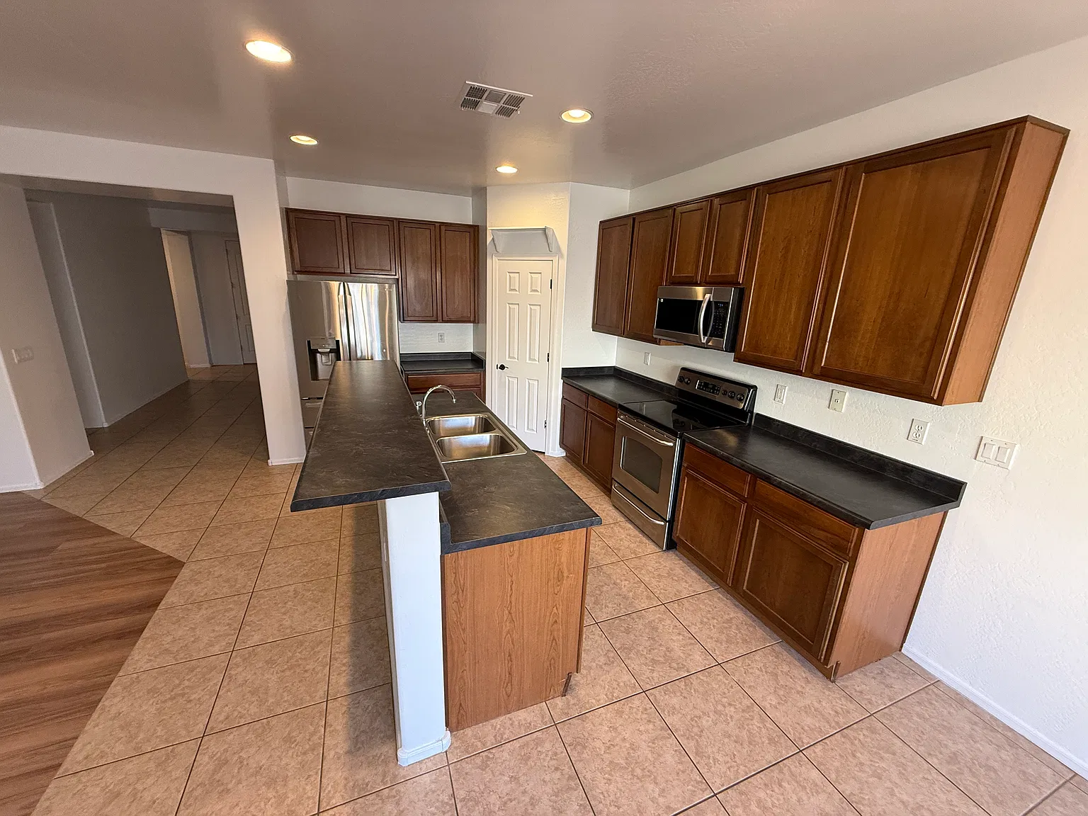 3 bed, 1809 sqft, $2,500 — Photo 1
