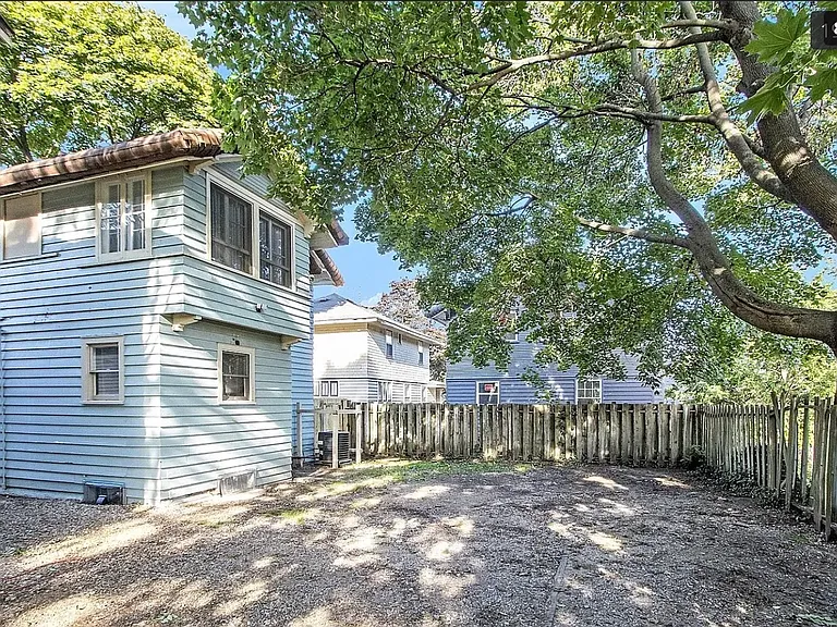 211 Burnham Dr — Photo 19