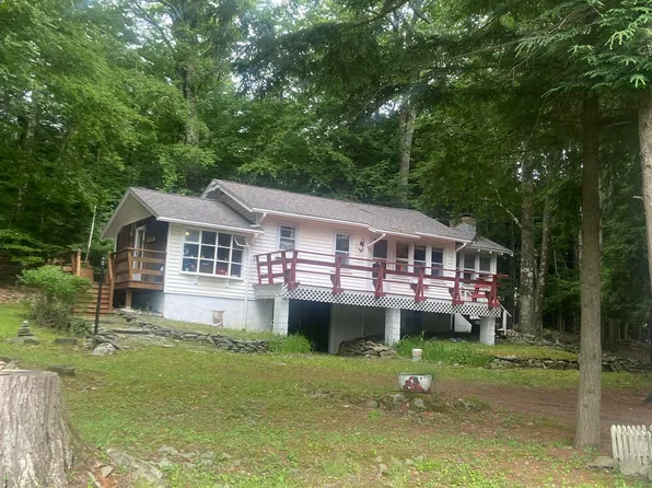 141 N Shore Road, North Petersburgh, NY 12138