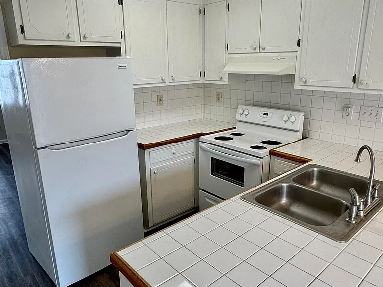 3951 Sterling Pointe Dr #OOO6 — Photo 4