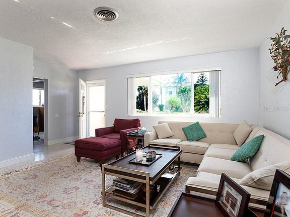 4th image of 27 Sunrise Ave