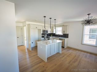 112 W 2nd St #D, Owasso, OK 74055