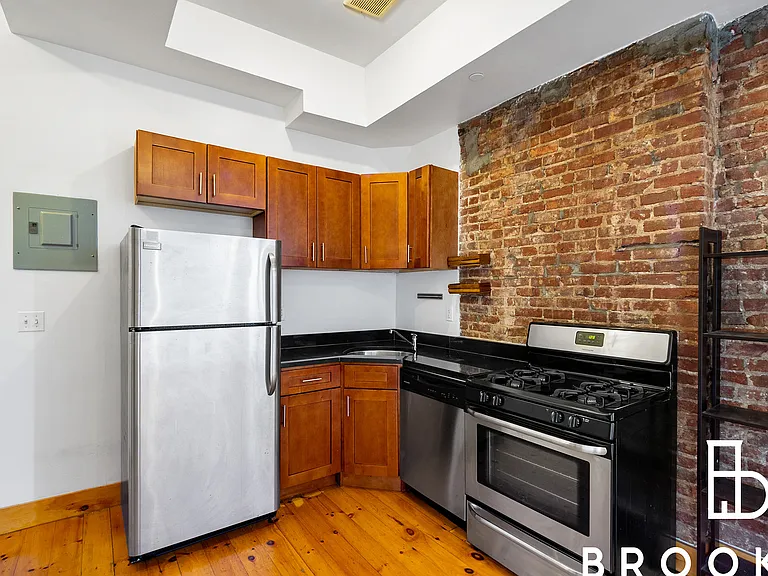 600 Saint Marks Ave #4L — Photo 14