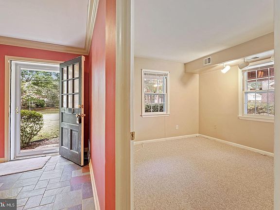 4th image of 627 Goldsborough Dr