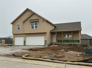 7045 NW Yulich Ct, Kansas City, MO 64152