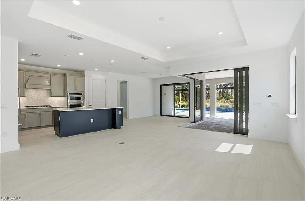 3 bed, 3.0 bath, 2139 sqft, $6,500 — Photo 2