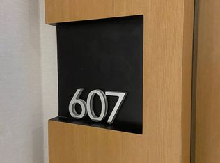 11 Wellesley St W #607, Toronto, ON M4Y 0G4