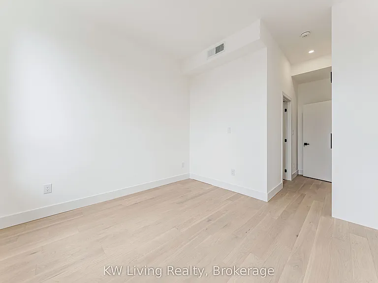 712 Eglinton Ave E — Photo 21