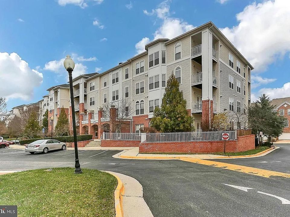 1st image of 2921 Deer Hollow Way Unit 315