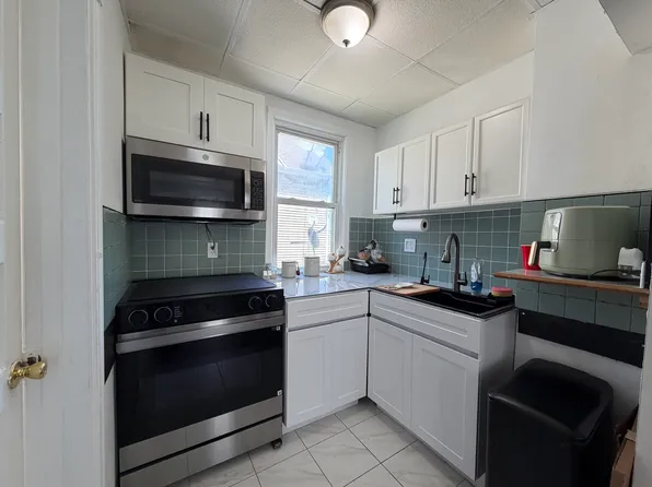 173 Corabelle Ave Floor 2, Lodi, NJ 07644