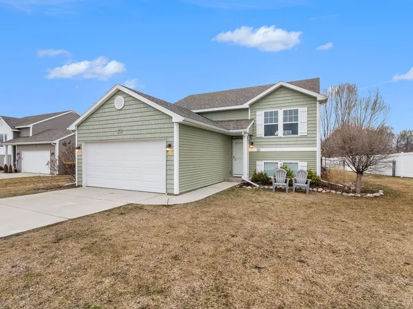 387 Geneva Ct, Howell, MI 48855