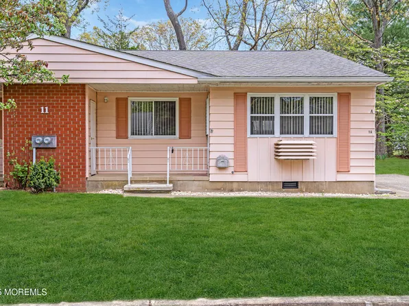 11 A Hawaii Way, Whiting, NJ 08759