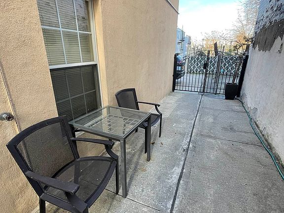 5th image of 2120 21st St APT 1
