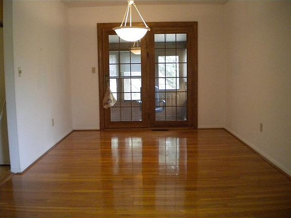 3rd image of 804 Fawnhill Dr