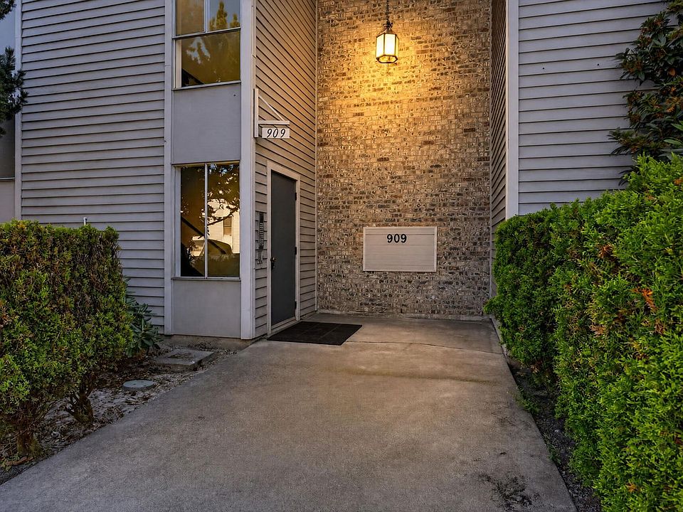 1st image of 909 SW Holden St APT C