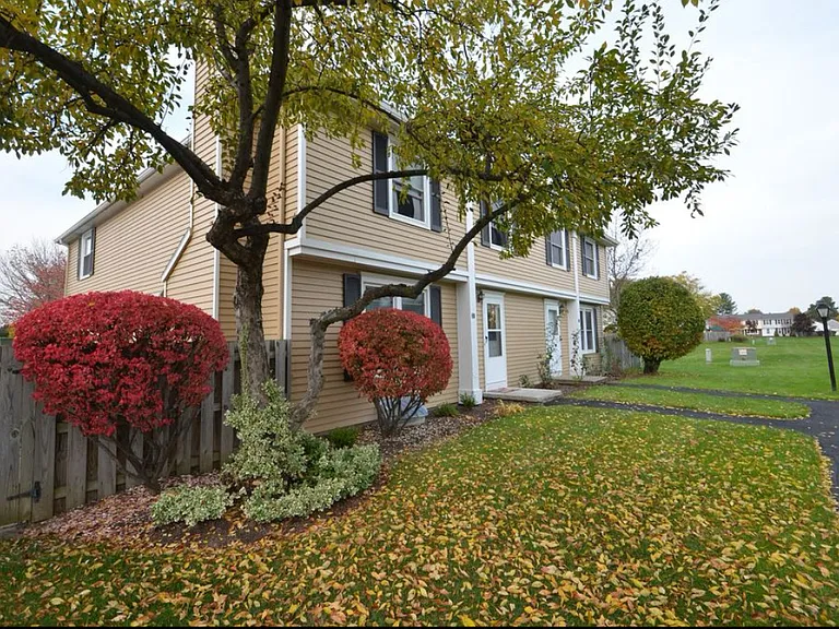 20 Clearfield Dr — Photo 1