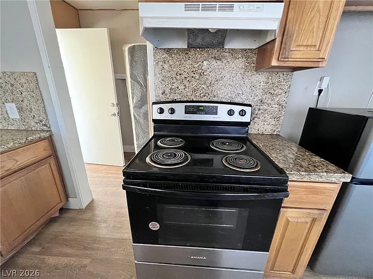2410 Poplar Ave — Photo 21