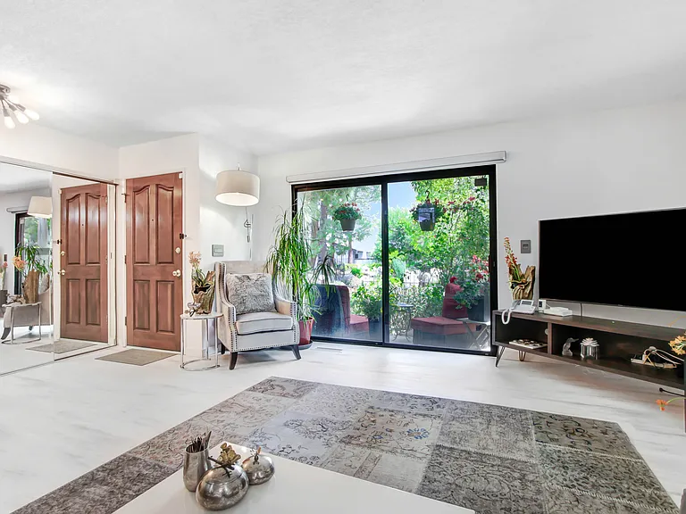 21545 Erwin St #98 — Photo 4