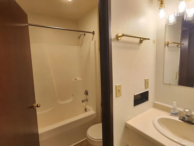 Rapids Studio Apartments — Photo 28