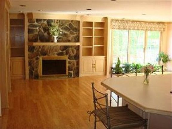 4th image of 30500 Brookwood Dr