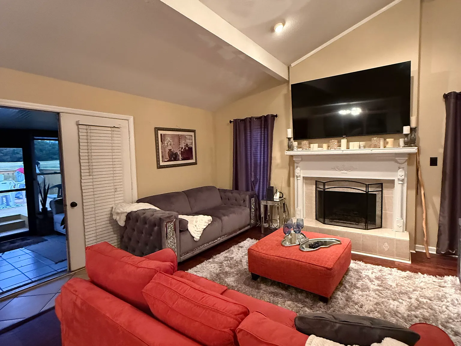 3 bed, 1976 sqft, $1,800 — Photo 2