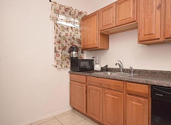 4th image of 125 W Cartwright Ave