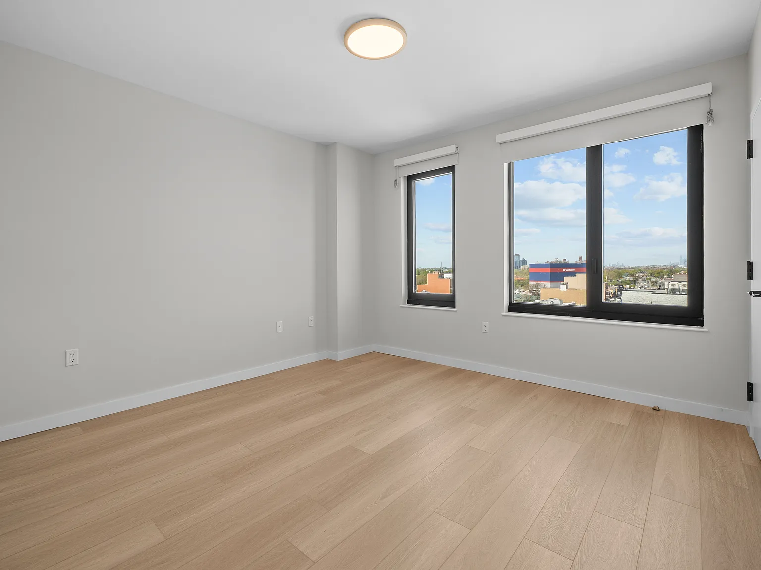 2905 West 17th Street — Photo 3
