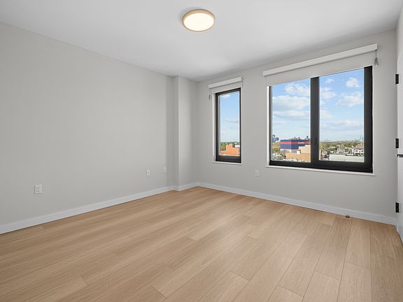 3rd image of 2905 W 17th St #8A